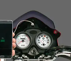 USB Mobile Charge Port Feature in HLX 150X 5G Motorcycle